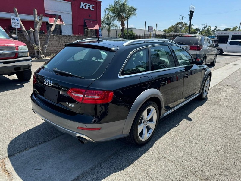 Audi allroad Vehicle Full-screen Gallery Image 5