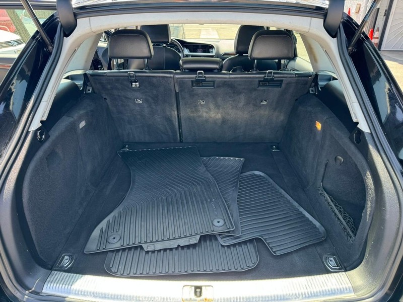 Audi allroad Vehicle Full-screen Gallery Image 12