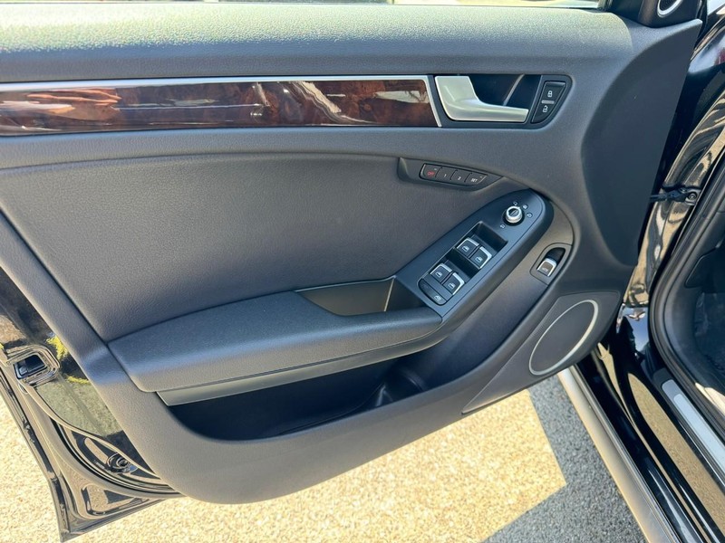 Audi allroad Vehicle Full-screen Gallery Image 13