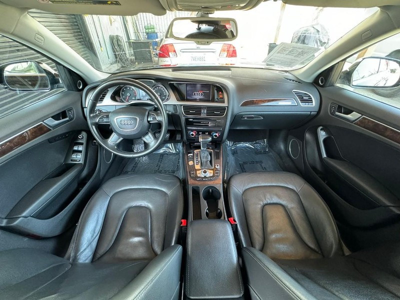 Audi allroad Vehicle Full-screen Gallery Image 16
