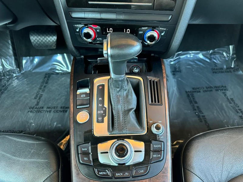 Audi allroad Vehicle Full-screen Gallery Image 22