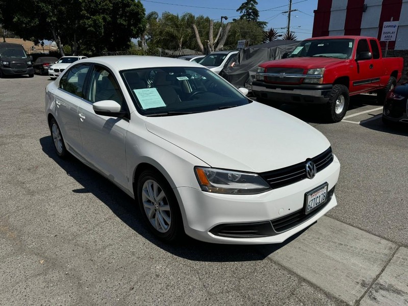 Volkswagen Jetta Sedan Vehicle Full-screen Gallery Image 7