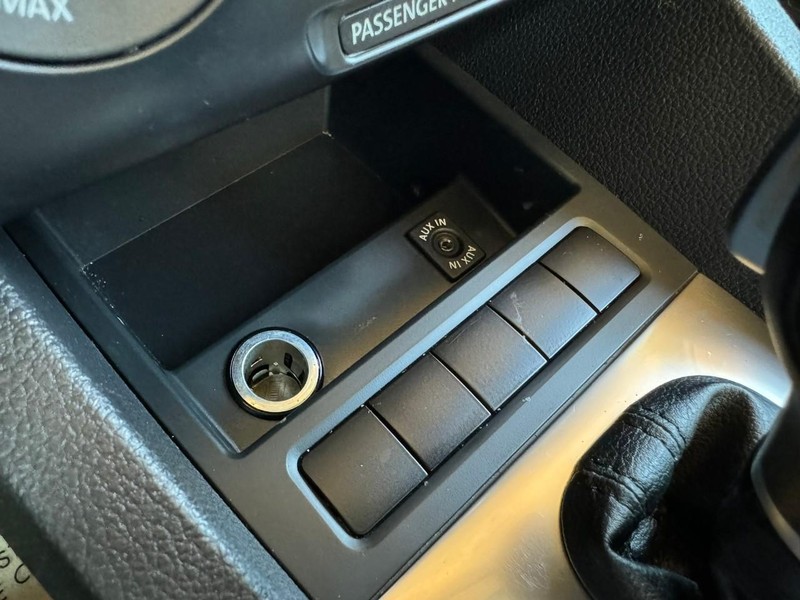 Volkswagen Jetta Sedan Vehicle Full-screen Gallery Image 25