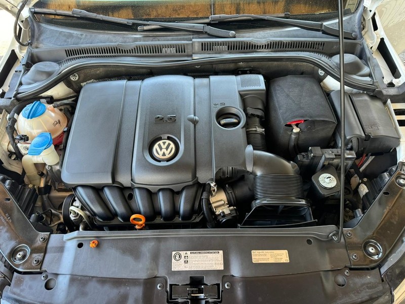 Volkswagen Jetta Sedan Vehicle Full-screen Gallery Image 27