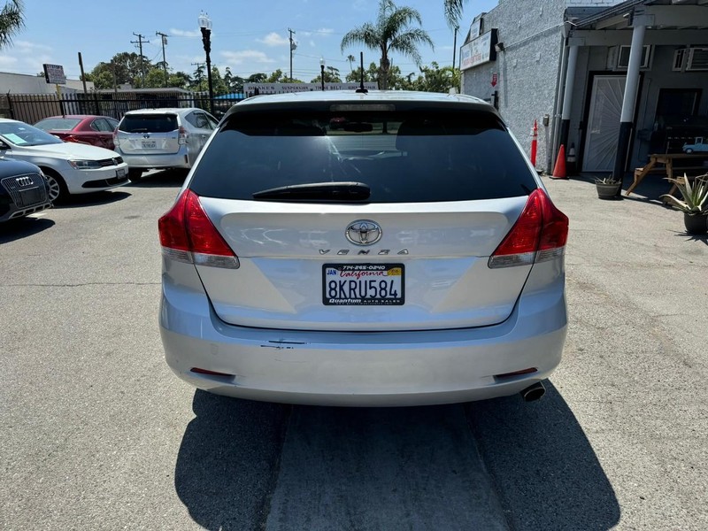 Toyota Venza Vehicle Full-screen Gallery Image 4