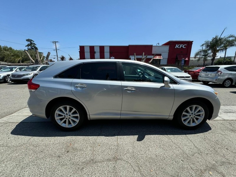 Toyota Venza Vehicle Full-screen Gallery Image 6