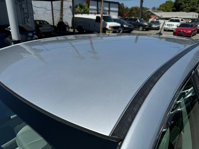 Toyota Venza Vehicle Full-screen Gallery Image 9