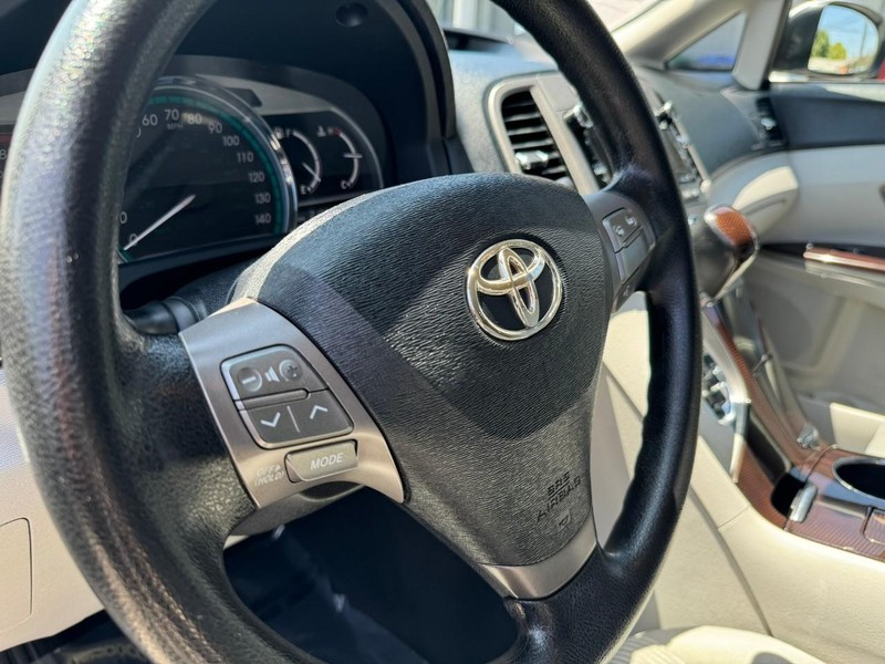 Toyota Venza Vehicle Full-screen Gallery Image 17