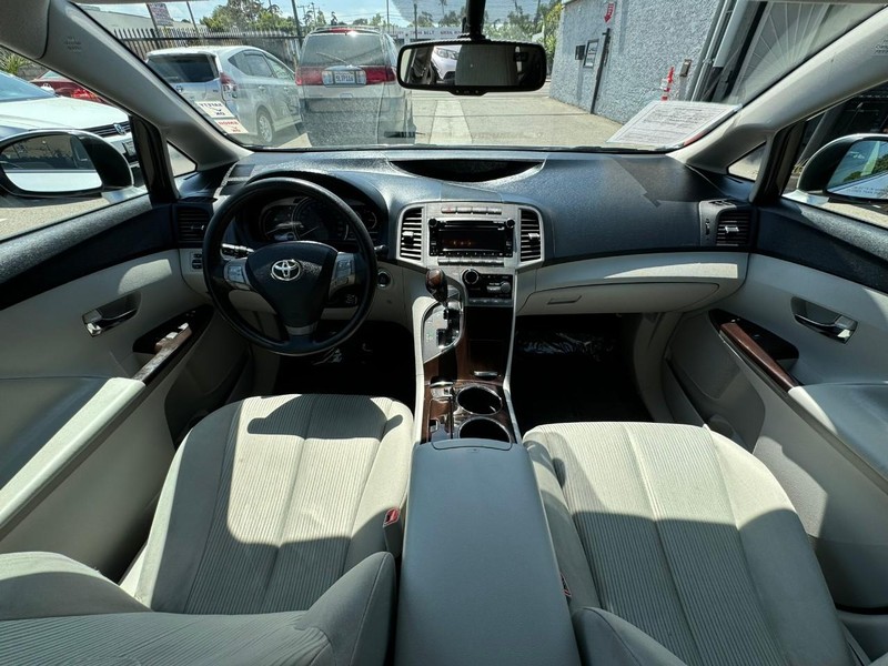 Toyota Venza Vehicle Full-screen Gallery Image 18