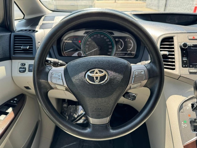 Toyota Venza Vehicle Full-screen Gallery Image 20