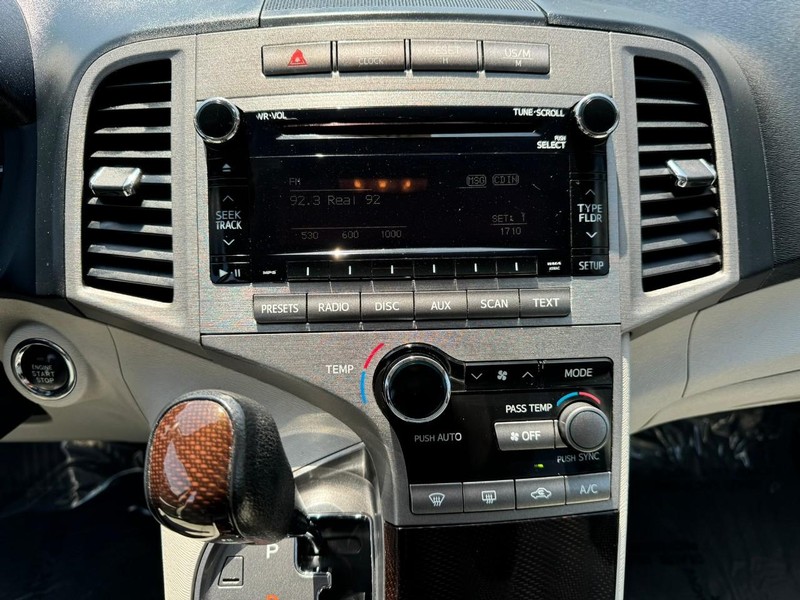 Toyota Venza Vehicle Full-screen Gallery Image 21