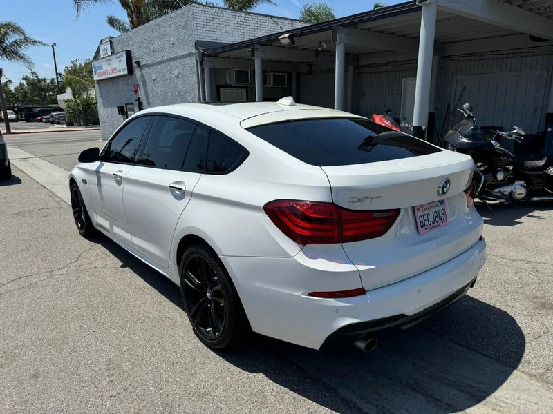 BMW 5 Series Gran Turismo Vehicle Full-screen Gallery Image 3