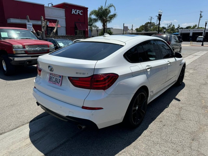 BMW 5 Series Gran Turismo Vehicle Full-screen Gallery Image 5