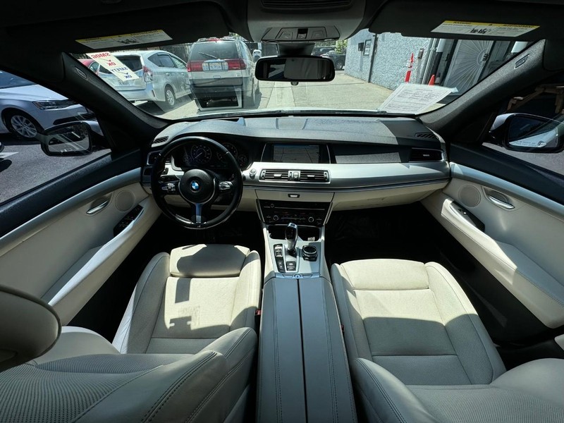 BMW 5 Series Gran Turismo Vehicle Full-screen Gallery Image 17