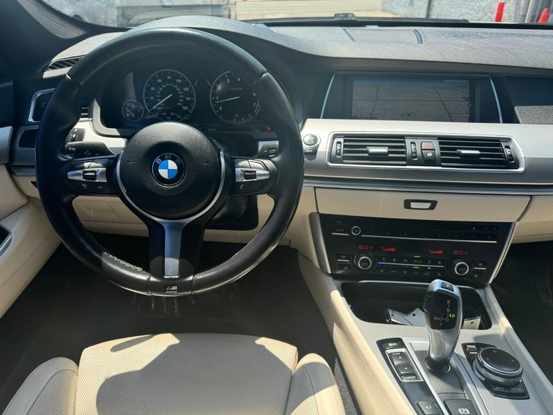 BMW 5 Series Gran Turismo Vehicle Full-screen Gallery Image 20