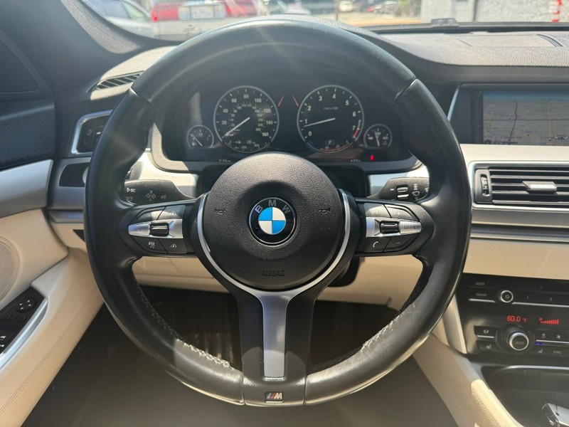 BMW 5 Series Gran Turismo Vehicle Full-screen Gallery Image 21
