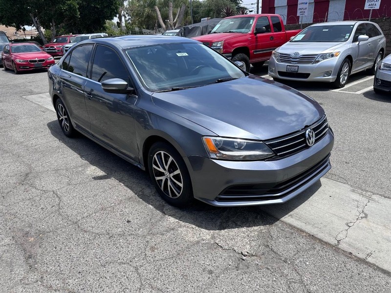 Volkswagen Jetta Vehicle Full-screen Gallery Image 7