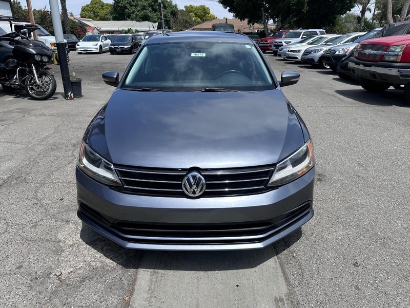 Volkswagen Jetta Vehicle Full-screen Gallery Image 8