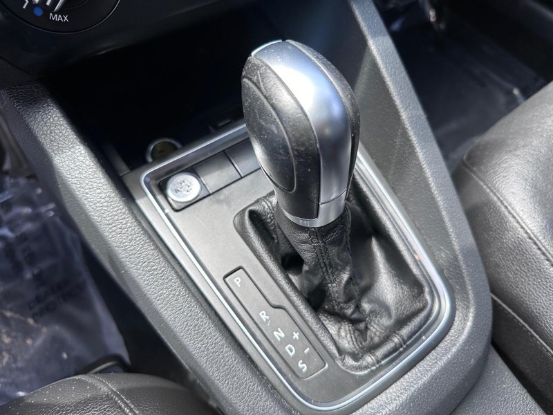 Volkswagen Jetta Vehicle Full-screen Gallery Image 21
