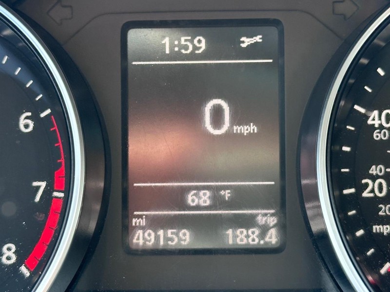 Volkswagen Jetta Vehicle Full-screen Gallery Image 22