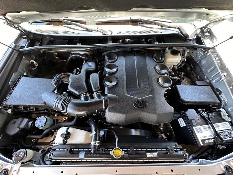 Toyota 4Runner Vehicle Full-screen Gallery Image 29