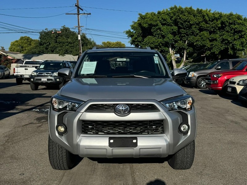 Toyota 4Runner Vehicle Full-screen Gallery Image 30
