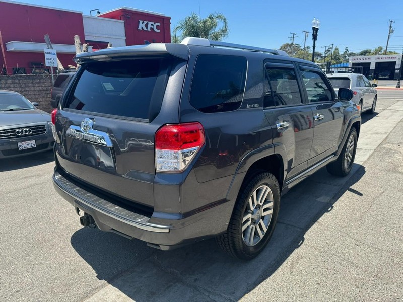 Toyota 4Runner Vehicle Full-screen Gallery Image 5