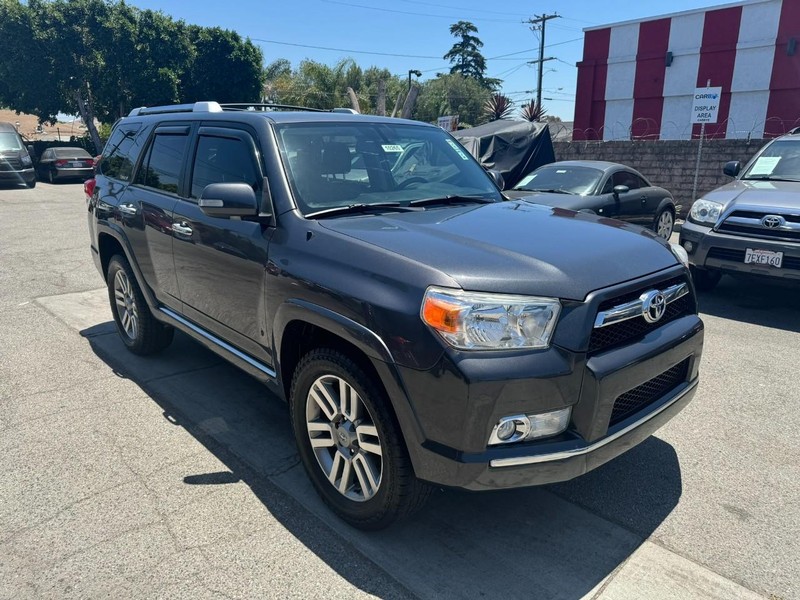Toyota 4Runner Vehicle Full-screen Gallery Image 7