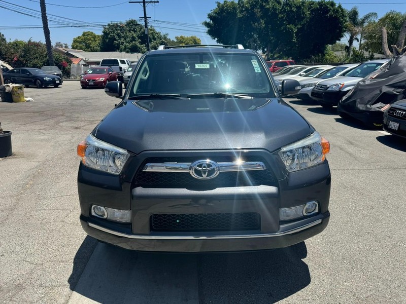 Toyota 4Runner Vehicle Full-screen Gallery Image 8