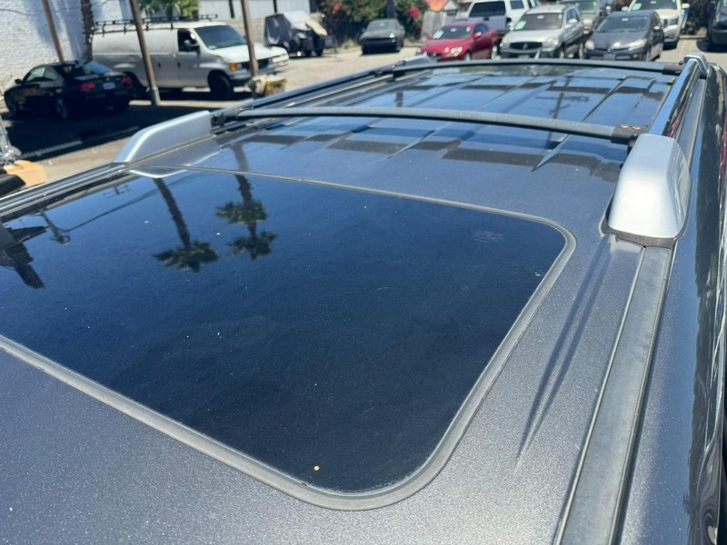 Toyota 4Runner Vehicle Full-screen Gallery Image 9