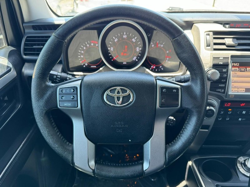 Toyota 4Runner Vehicle Full-screen Gallery Image 22
