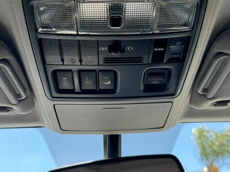 Toyota 4Runner Vehicle Full-screen Gallery Image 25