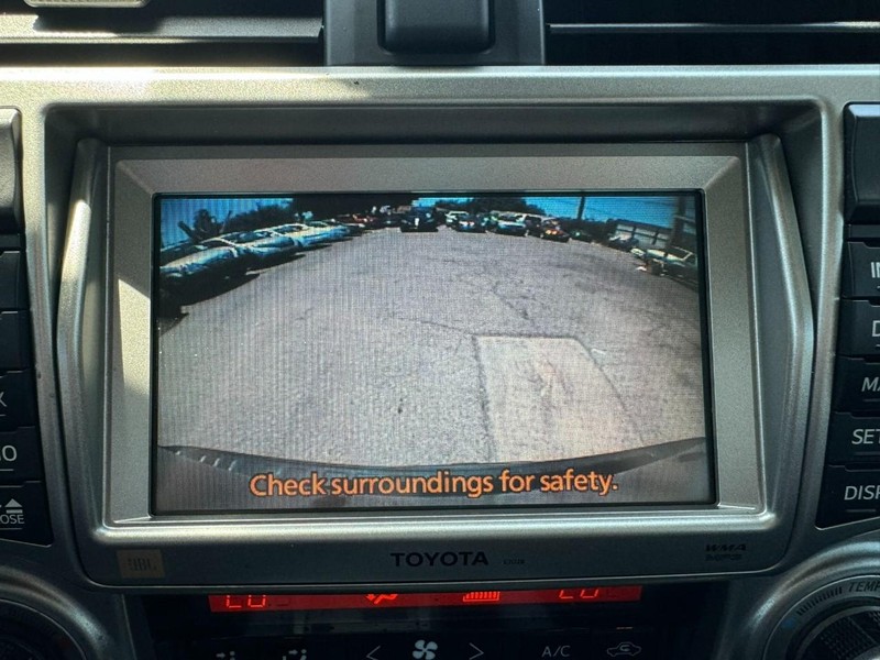 Toyota 4Runner Vehicle Full-screen Gallery Image 26