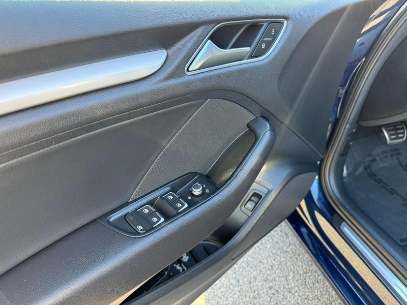 Audi A3 Sedan Vehicle Full-screen Gallery Image 13