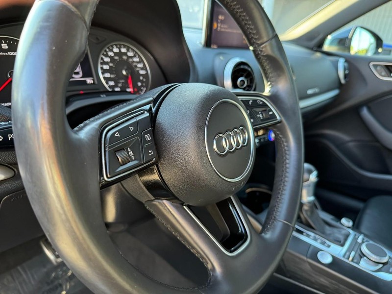 Audi A3 Sedan Vehicle Full-screen Gallery Image 16