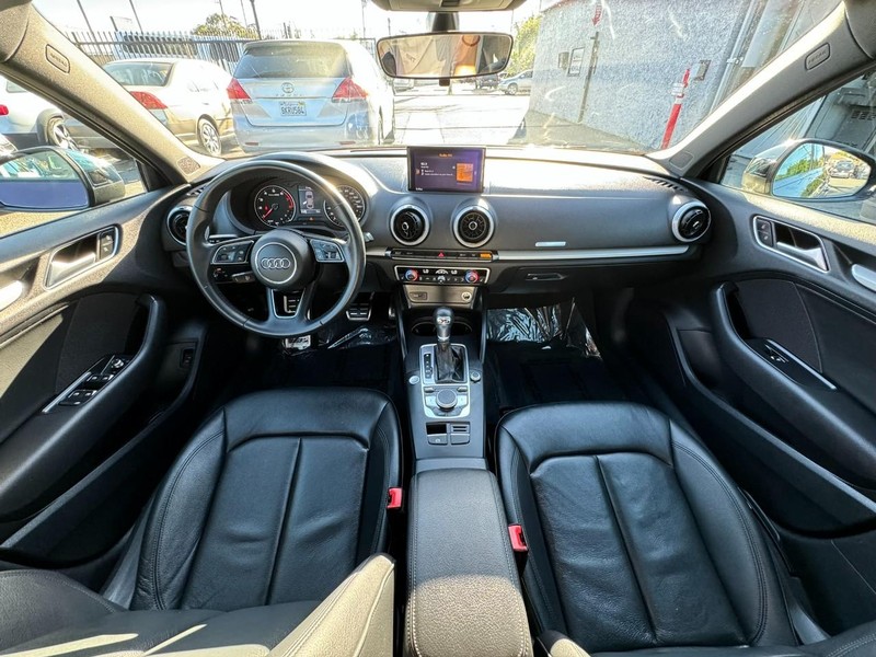 Audi A3 Sedan Vehicle Full-screen Gallery Image 17