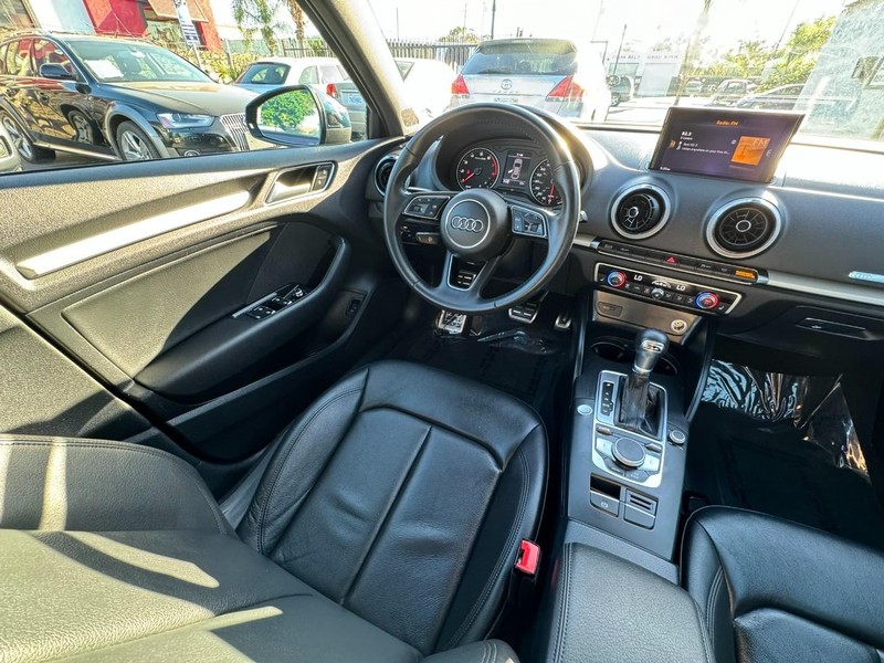 Audi A3 Sedan Vehicle Full-screen Gallery Image 18