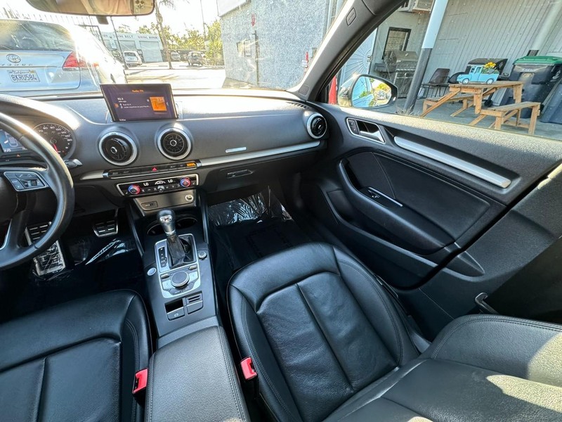 Audi A3 Sedan Vehicle Full-screen Gallery Image 19