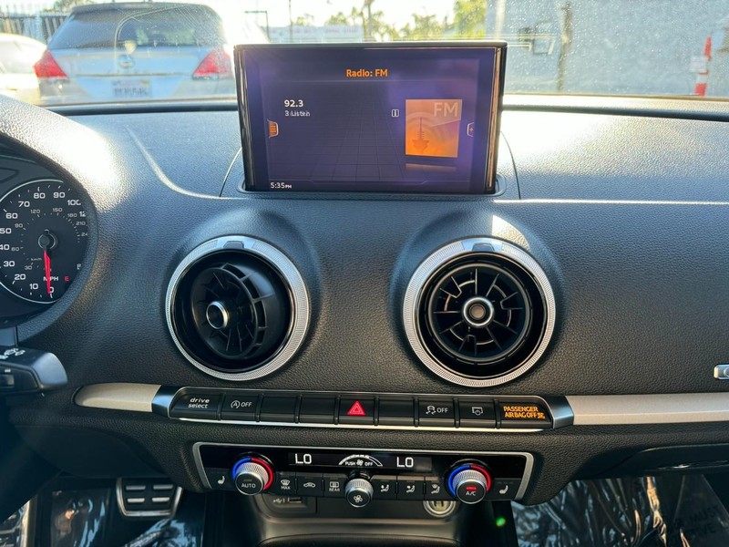 Audi A3 Sedan Vehicle Full-screen Gallery Image 21