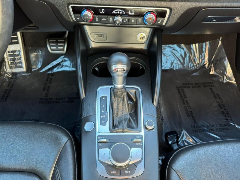 Audi A3 Sedan Vehicle Full-screen Gallery Image 22