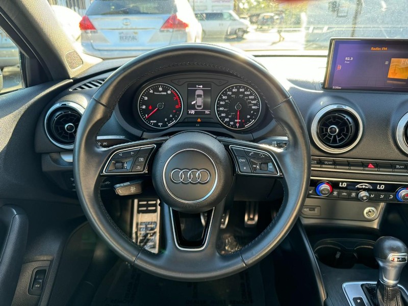 Audi A3 Sedan Vehicle Full-screen Gallery Image 23