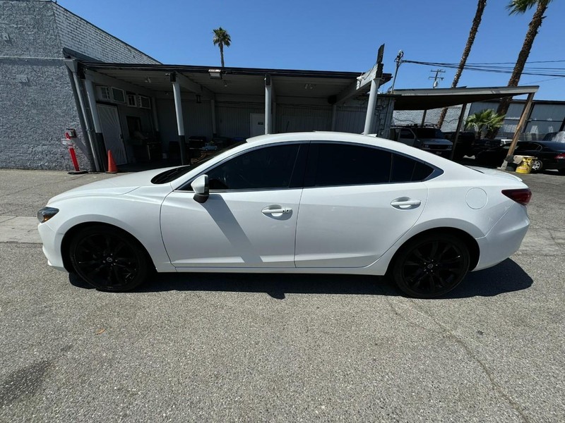 Mazda MAZDA6 Vehicle Full-screen Gallery Image 2