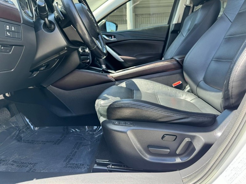 Mazda MAZDA6 Vehicle Full-screen Gallery Image 14