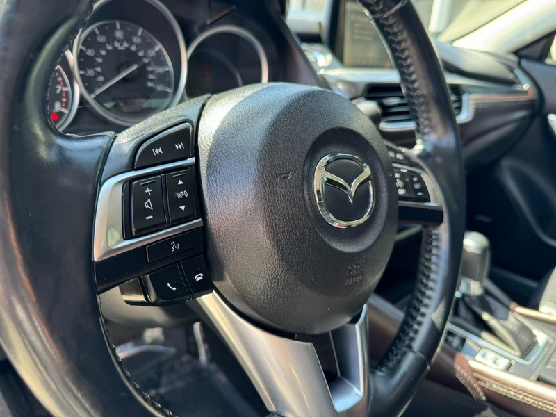 Mazda MAZDA6 Vehicle Full-screen Gallery Image 16