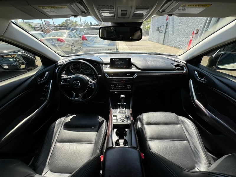 Mazda MAZDA6 Vehicle Full-screen Gallery Image 17