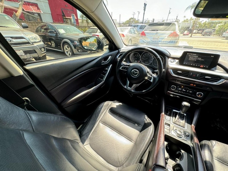 Mazda MAZDA6 Vehicle Full-screen Gallery Image 18