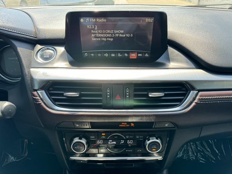 Mazda MAZDA6 Vehicle Full-screen Gallery Image 21