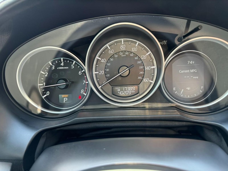 Mazda MAZDA6 Vehicle Full-screen Gallery Image 24
