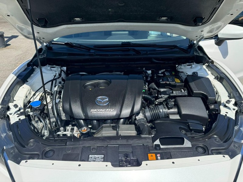 Mazda MAZDA6 Vehicle Full-screen Gallery Image 26