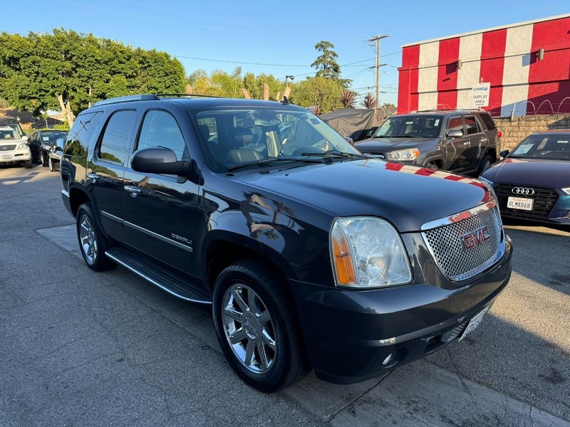 GMC Yukon Vehicle Full-screen Gallery Image 7